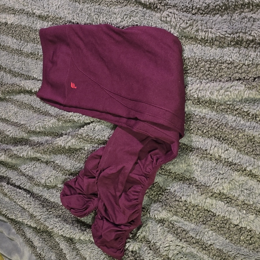 Fabletics leggings size xl  burgundy rouche legs